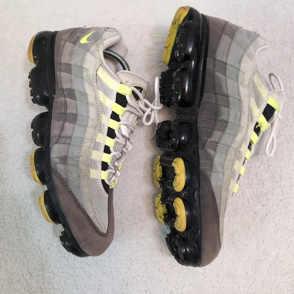 Nike Air Vapormax 95‎ Neon Black Volt Medium Ash AJ7292-001 Men's Size 12.5 US